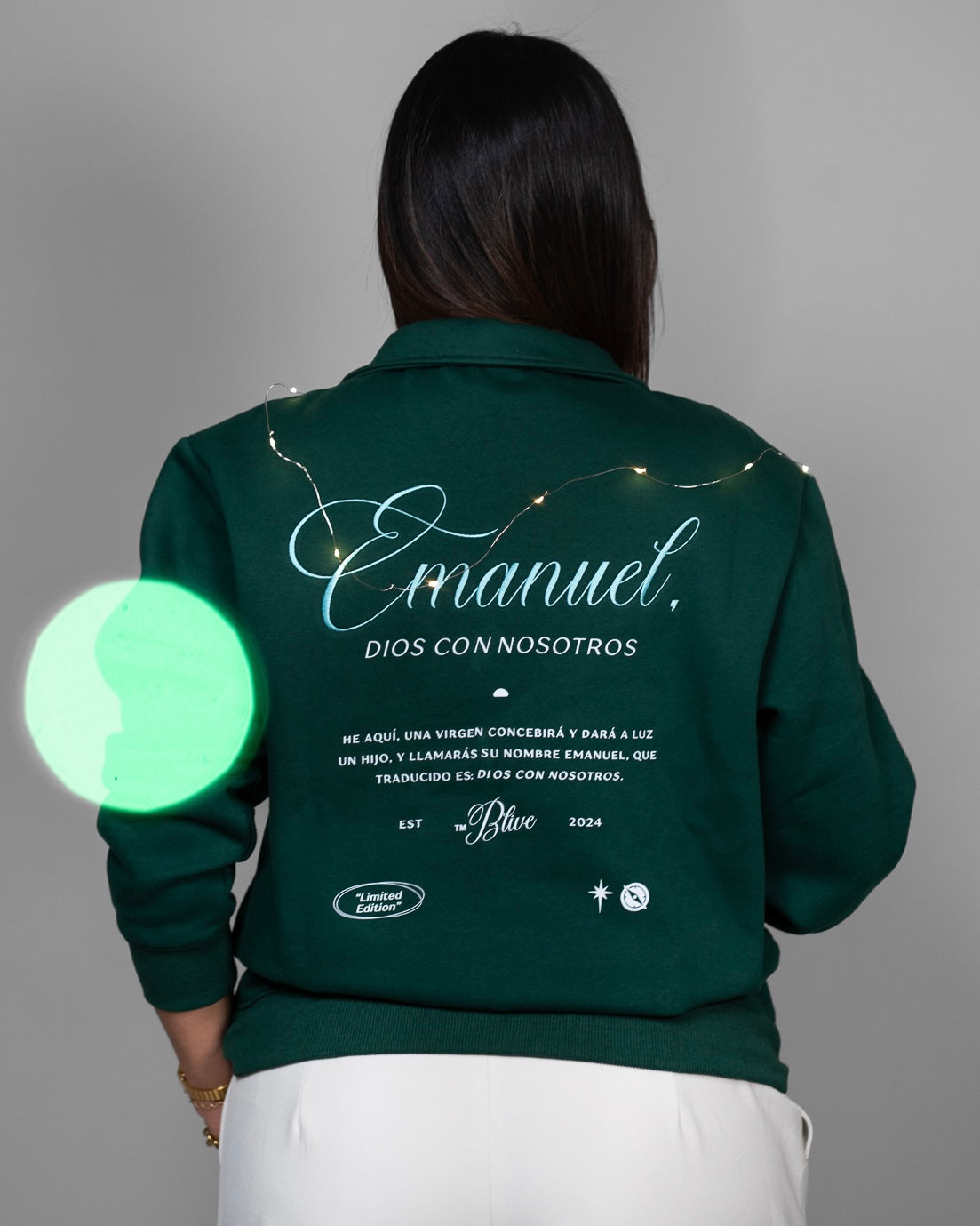 Emanuel, Dios con nosotros - Abrigo bordado (Elígelo un tamaño más grande)