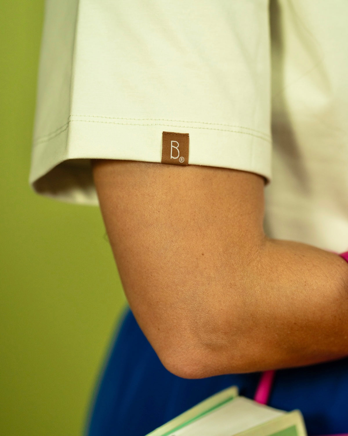PRE-ORDEN Milagro: 5 panes + 2 peces | Bordada | Camisa + Sticker