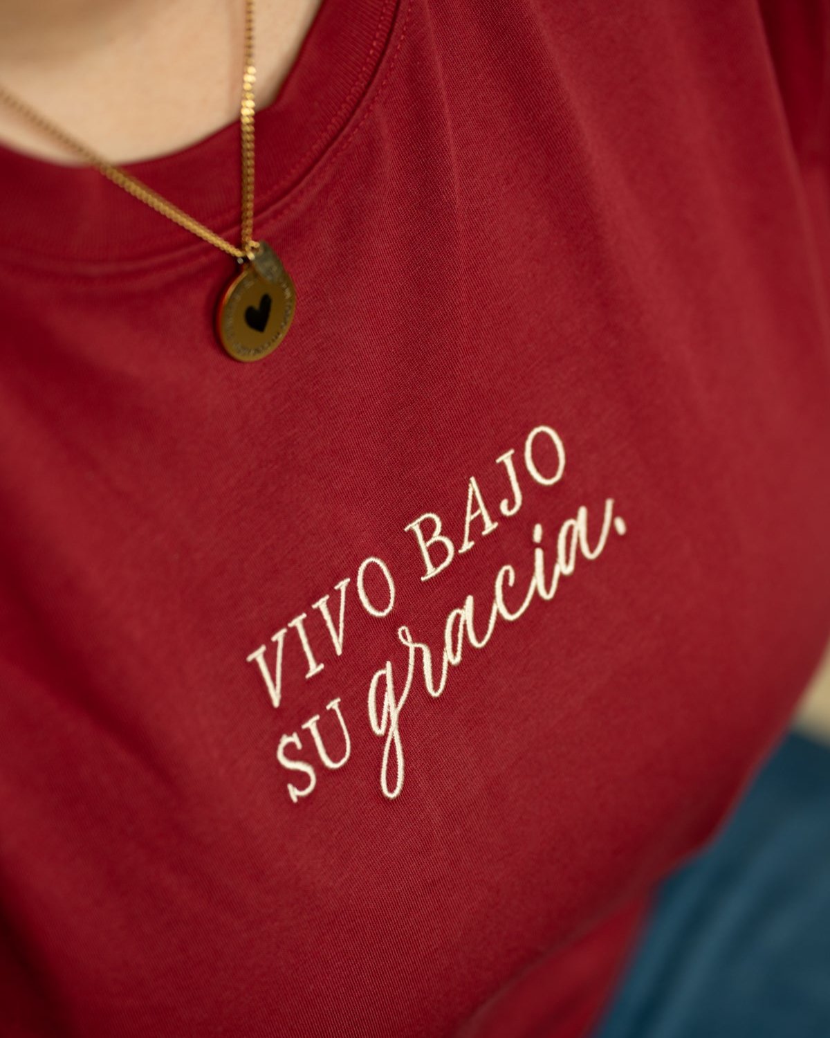 Vivo Bajo su Gracia | Camisa Bordada (09)