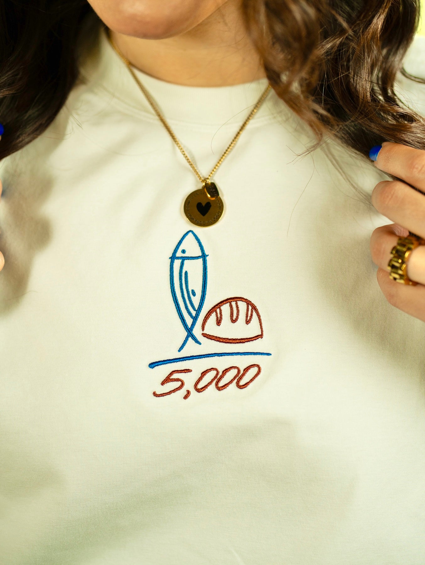 PRE-ORDEN Milagro: 5 panes + 2 peces | Bordada | Camisa + Sticker