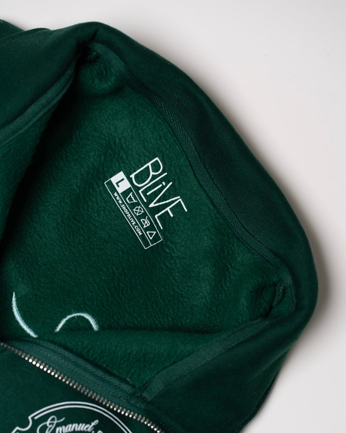 Emanuel, Dios con nosotros - Abrigo bordado (Elígelo un tamaño más grande)