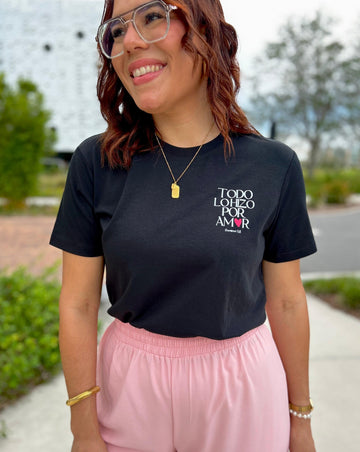 Lo hizo por amor (Romanos 5:8)- Camisa (02)